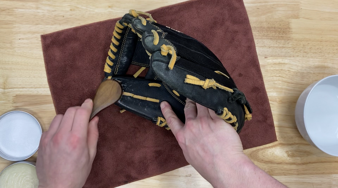 How to Apply Baseball Glove Conditioner?